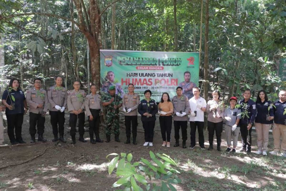 Polda Sulut tanam pohon di Hutan Kenangan sambut HUT Humas Polri