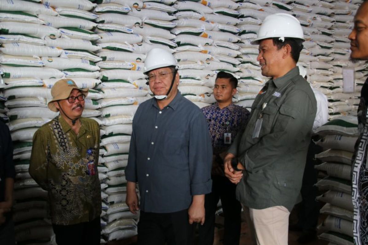 Pj Gubernur Kalbar pastikan beras Bulog aman dikonsumsi