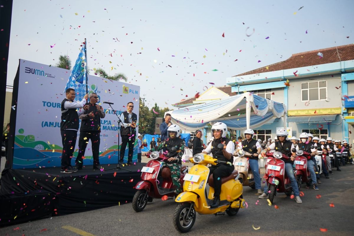 PLN gelar touring kendaraan listrik bersama forkopimda dan komunitas