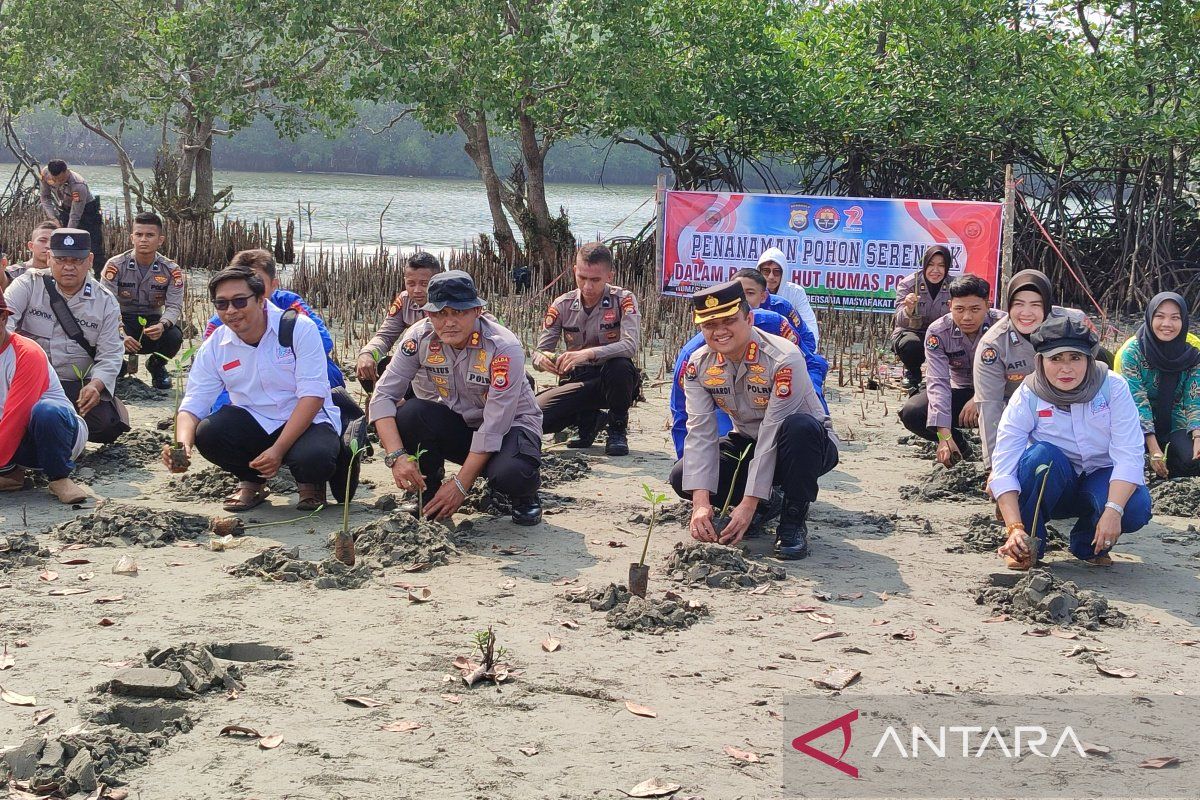 Polda Bengkulu tanam 2.000 pohon peringati HUT Humas Polri