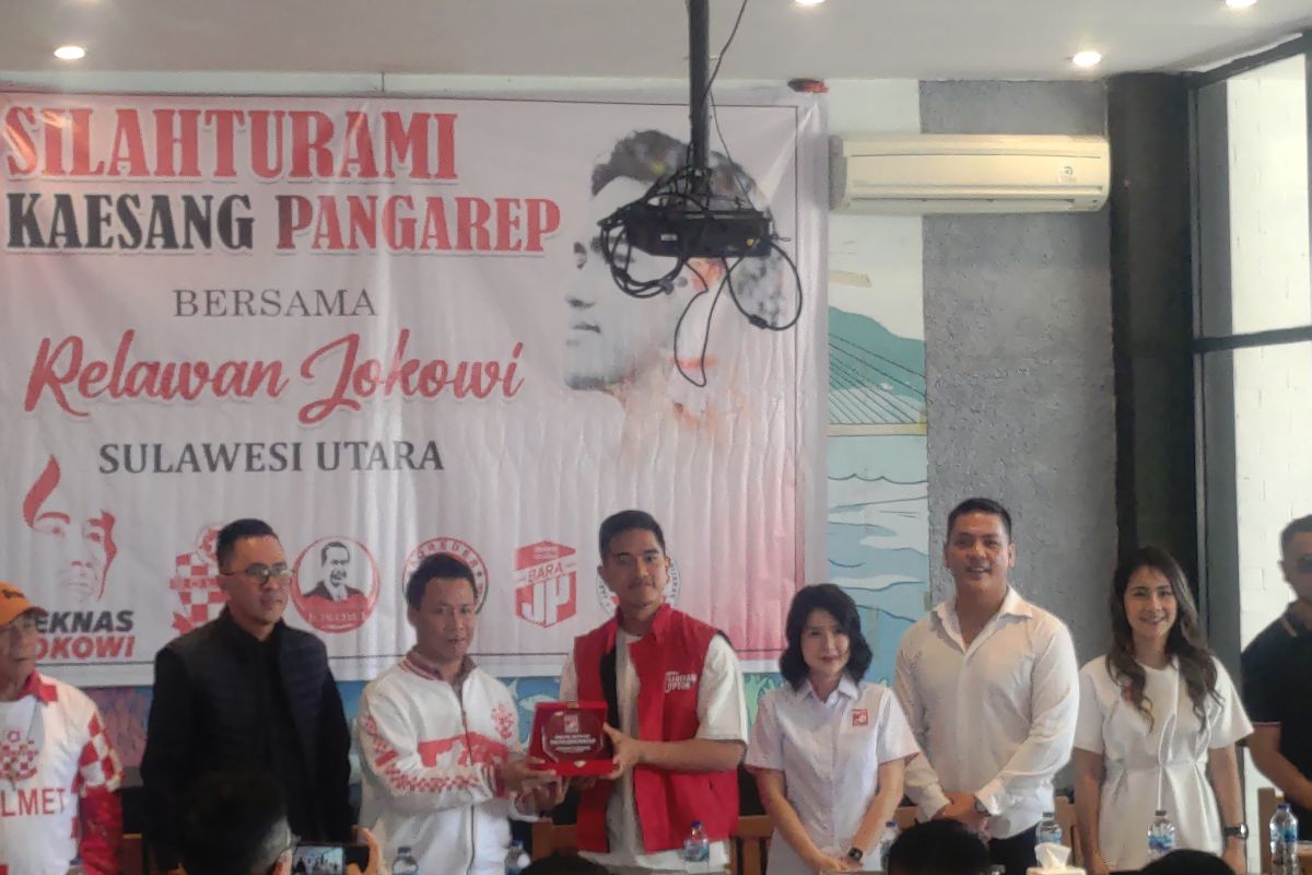 Kaesang Pangarep bertemu Relawan Jokowi di Kawasan Mega Mas Manado
