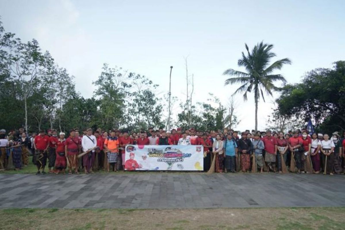Bupati Karangasem Peringati World Cleanup Day 2023 di Pura Lempuyang