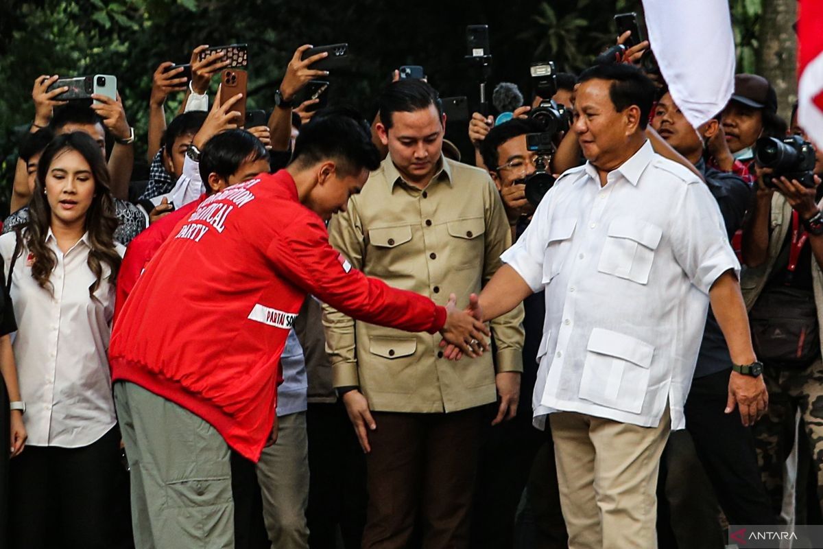 Kemarin, pertemuan Prabowo Subianto-Kaesang hingga distribusi logistik pemilu