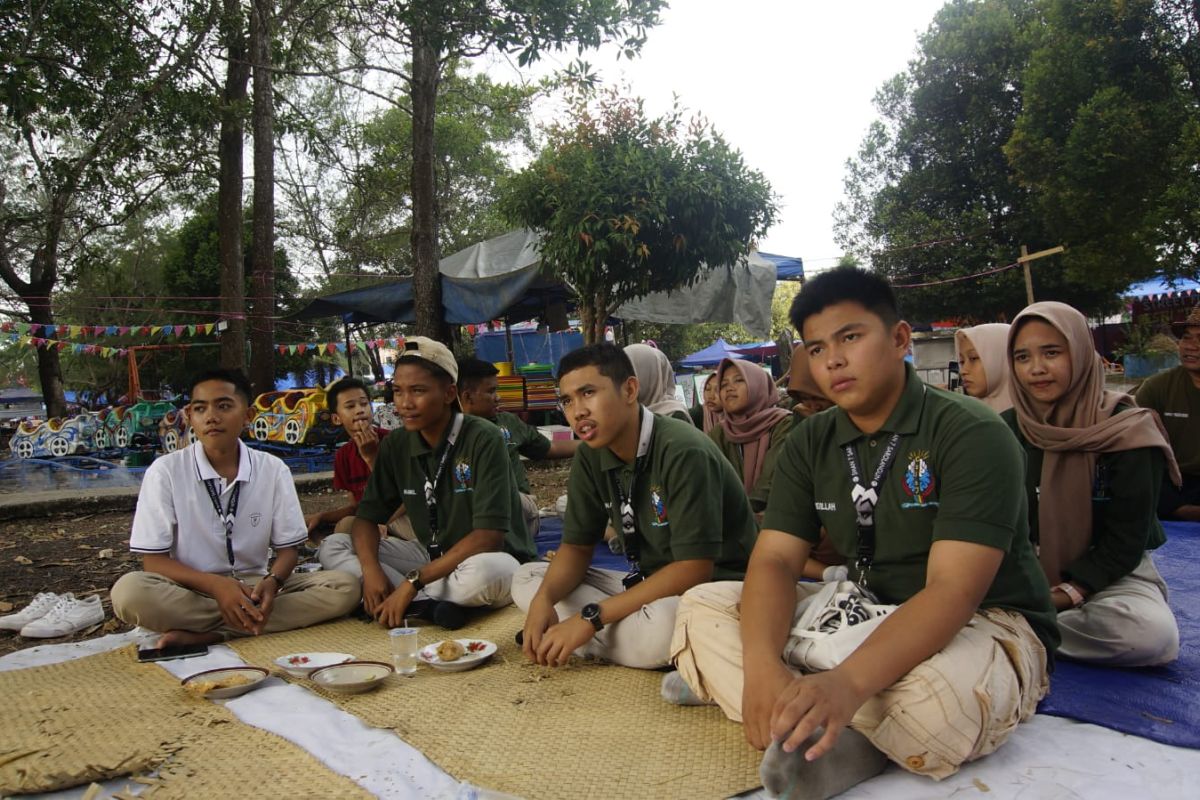 KKI Warsi mengajak anak muda bicara adat dan jaga hutan