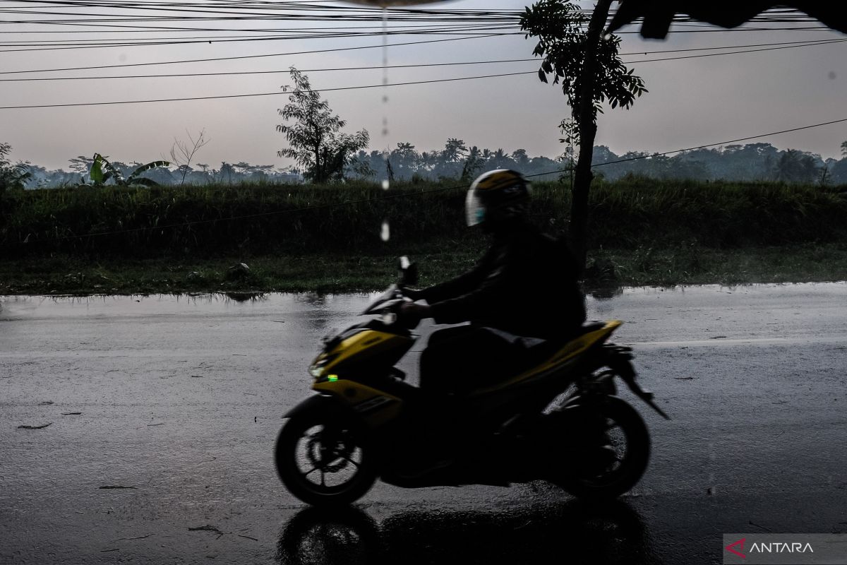 Tiga daerah di Banten berpotensi hujan lebat disertai angin kencang