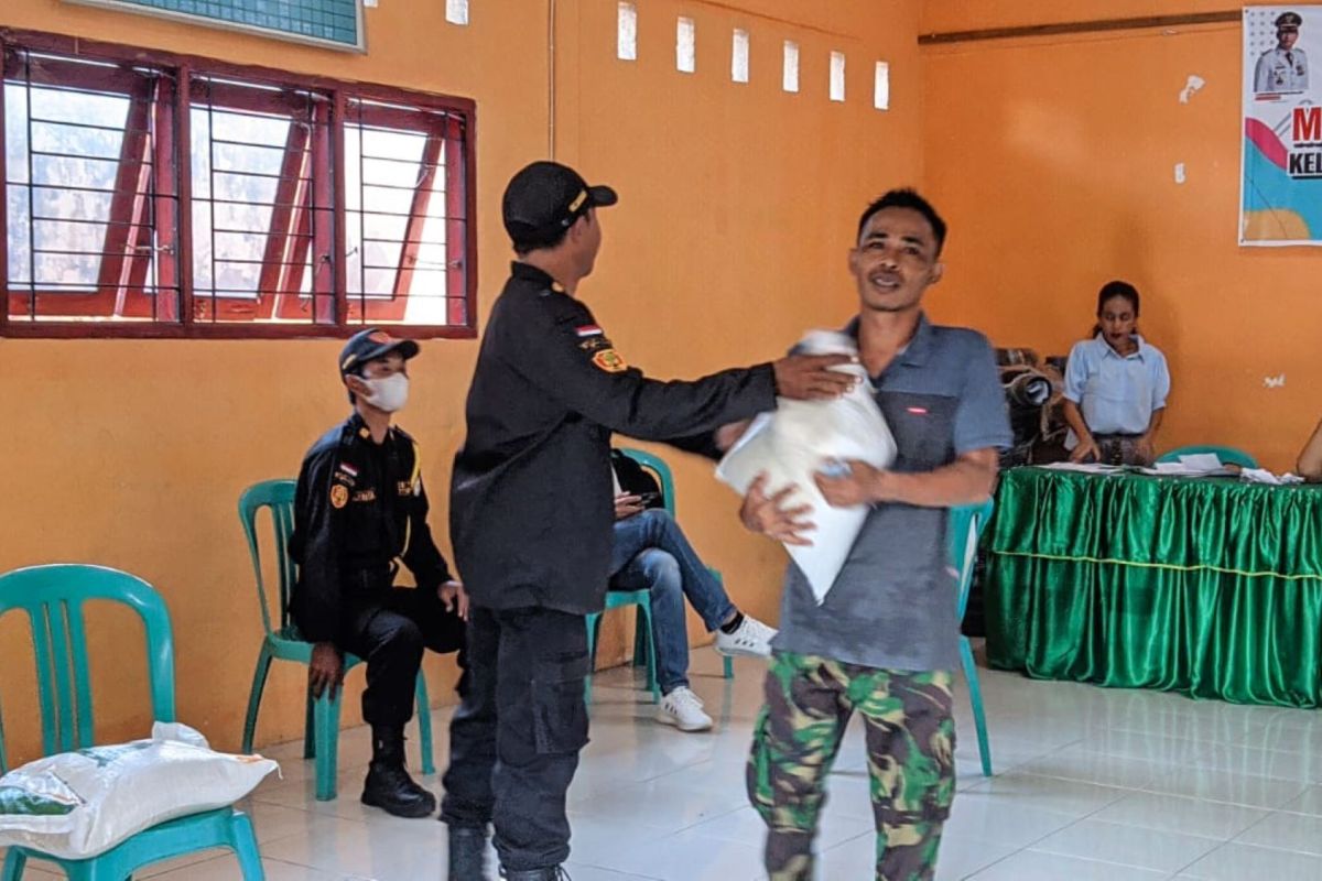 Kelurahan Pagesangan Barat distribusikan bansos kepada 1.019 warga