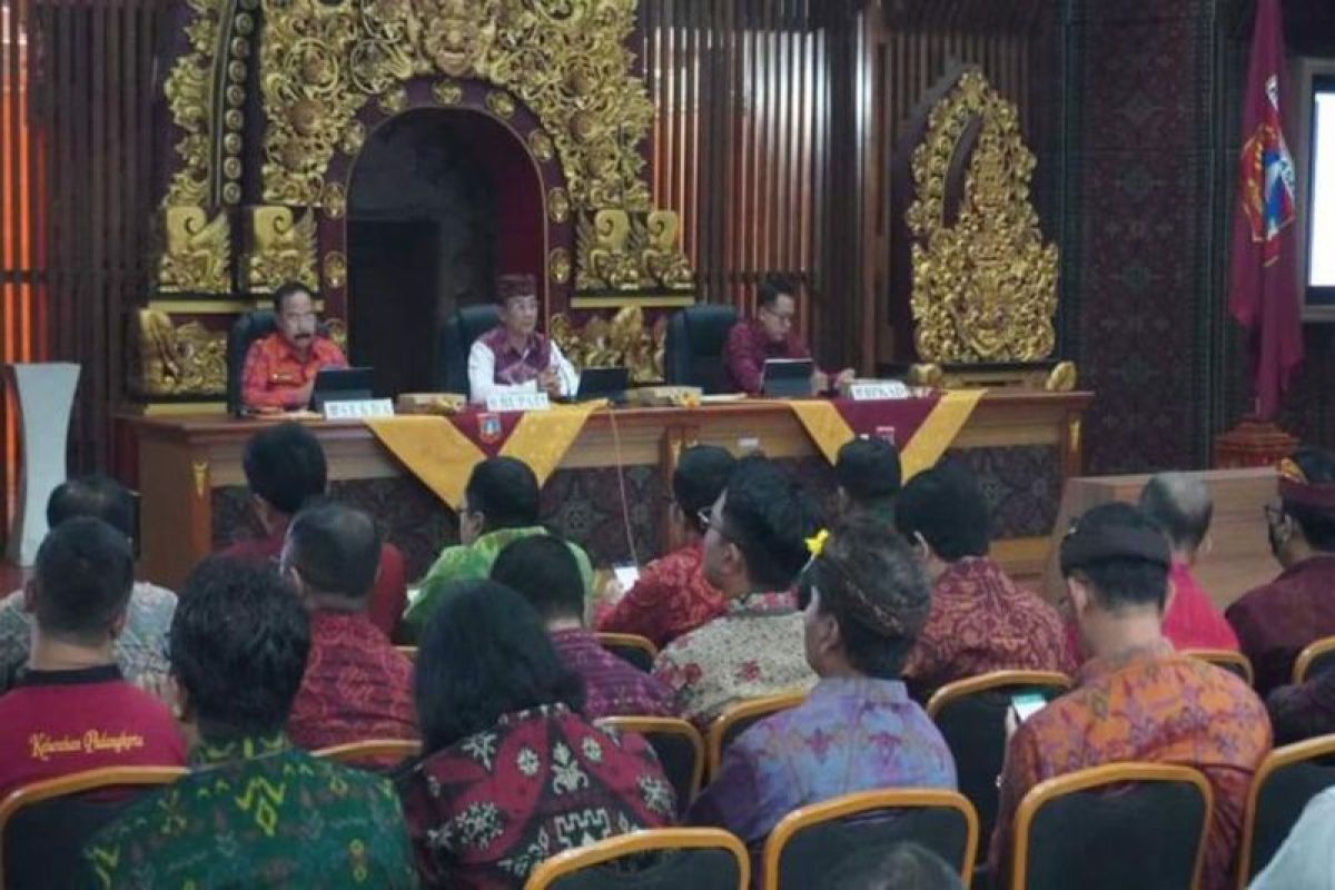 Bupati Karangasem mengadakan 