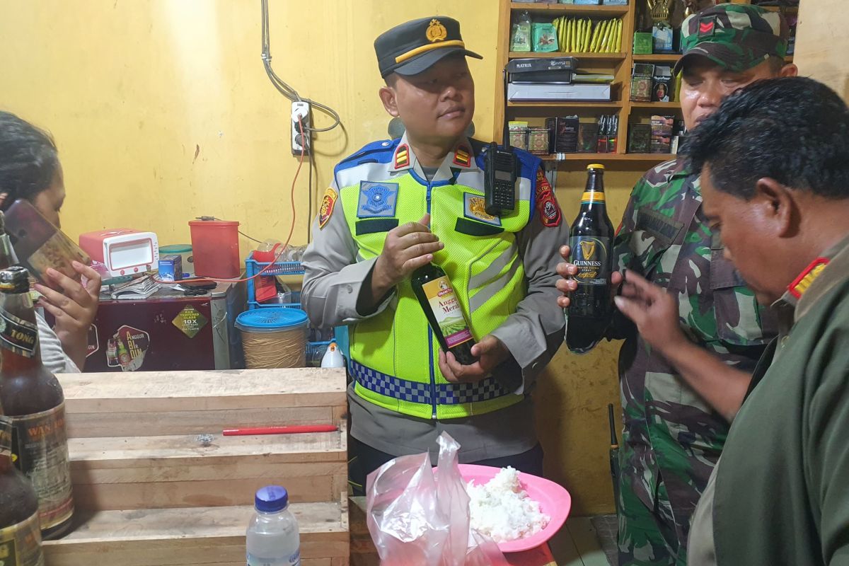 Ratusan botol miras diamankan dalam operasi Pekat Maung Polres Serang