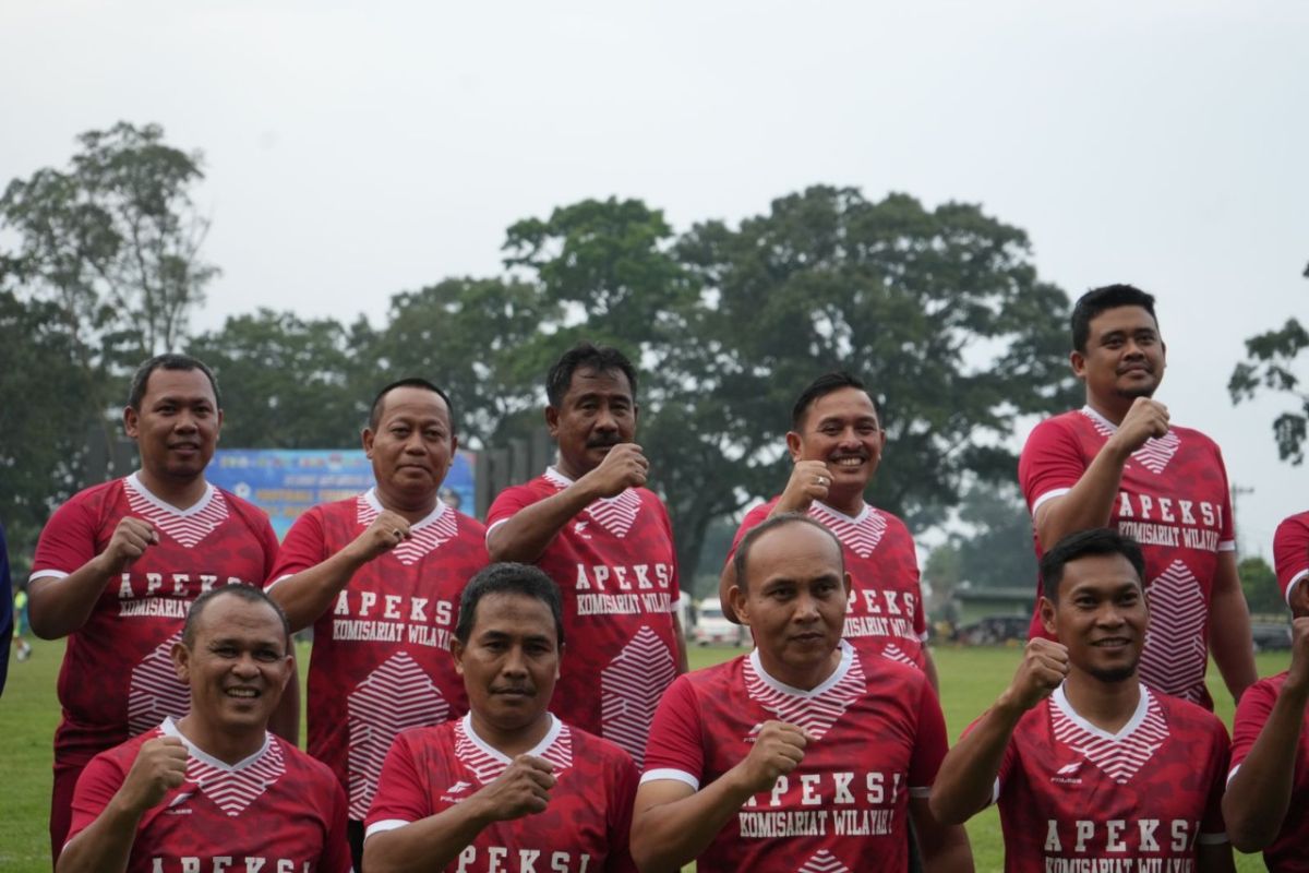 Wali Kota Binjai Amir Hamzah turut bermain sepak bola kegiatan Apeksi