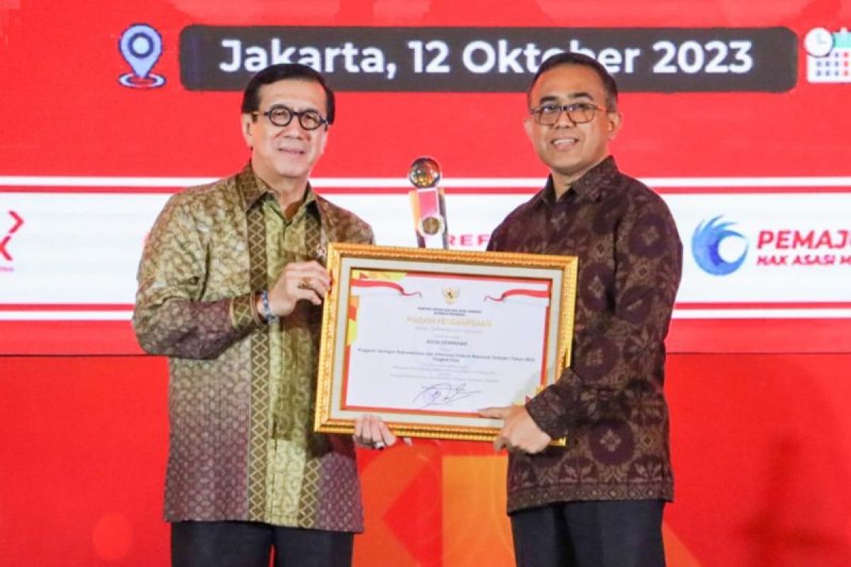 Pemkot Denpasar raih penghargaan JDIHN Award Terbaik 1 2023