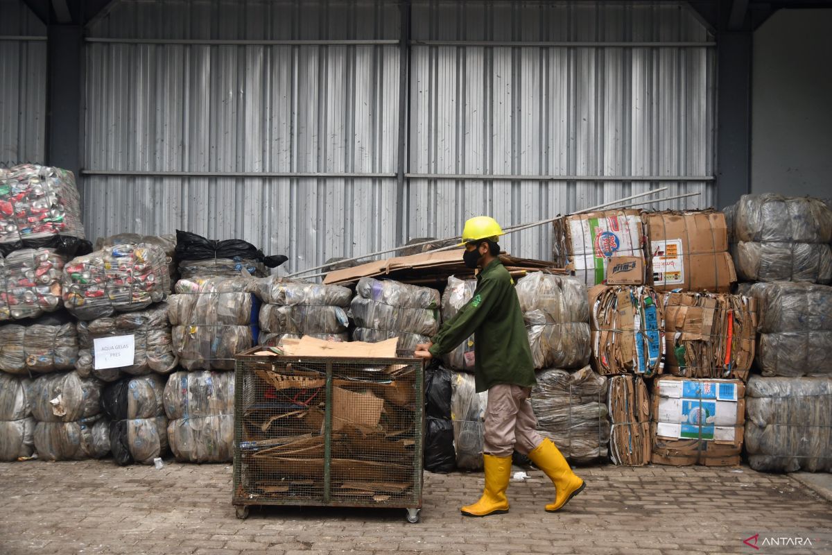 Indonesian Govt calls for producer accountability in waste management