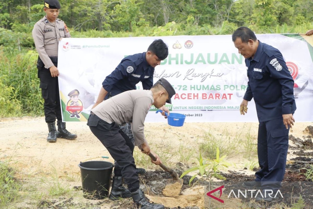 Polres Aceh Barat gelar penanaman pohon di Dayah Ruhul Qur'ani Meulaboh