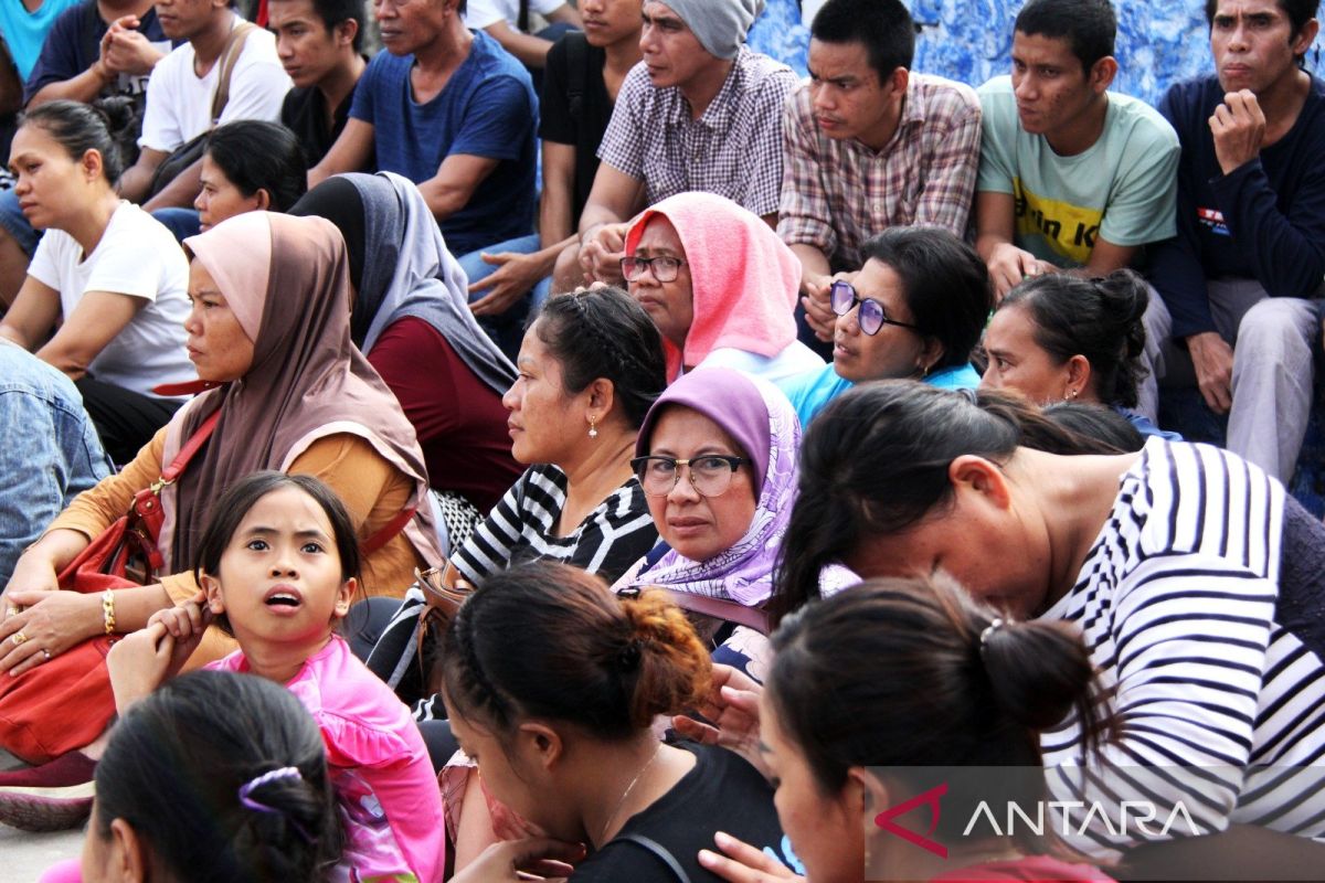 FOTO - 105 pekerja migran deportasi dari Malaysia via Dumai