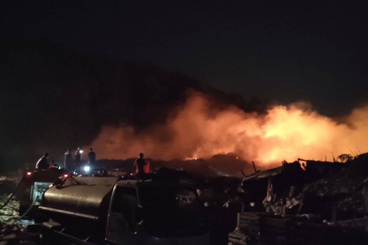 Pemkot Bandarlampung sebut titik api kebakaran di TPA Bakung berbeda
