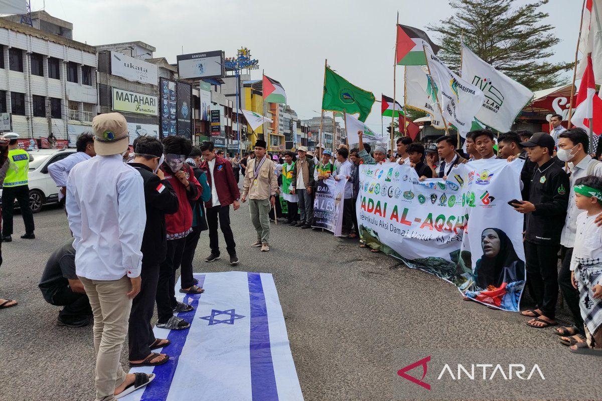 Ratusan masyarakat Bengkulu gelar aksi bela Palestina