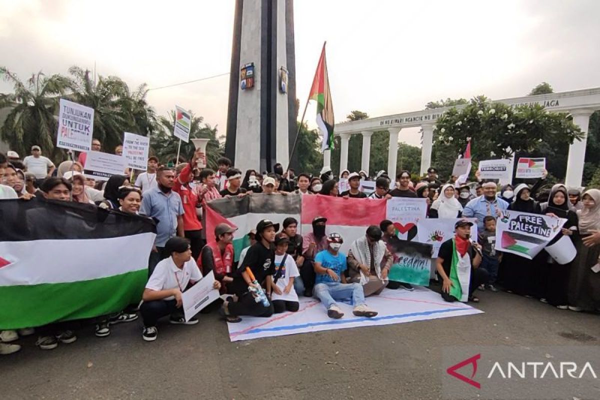 200 pelajar dan anggota komunitas gelar aksi unjuk rasa bela Palestina di Bogor