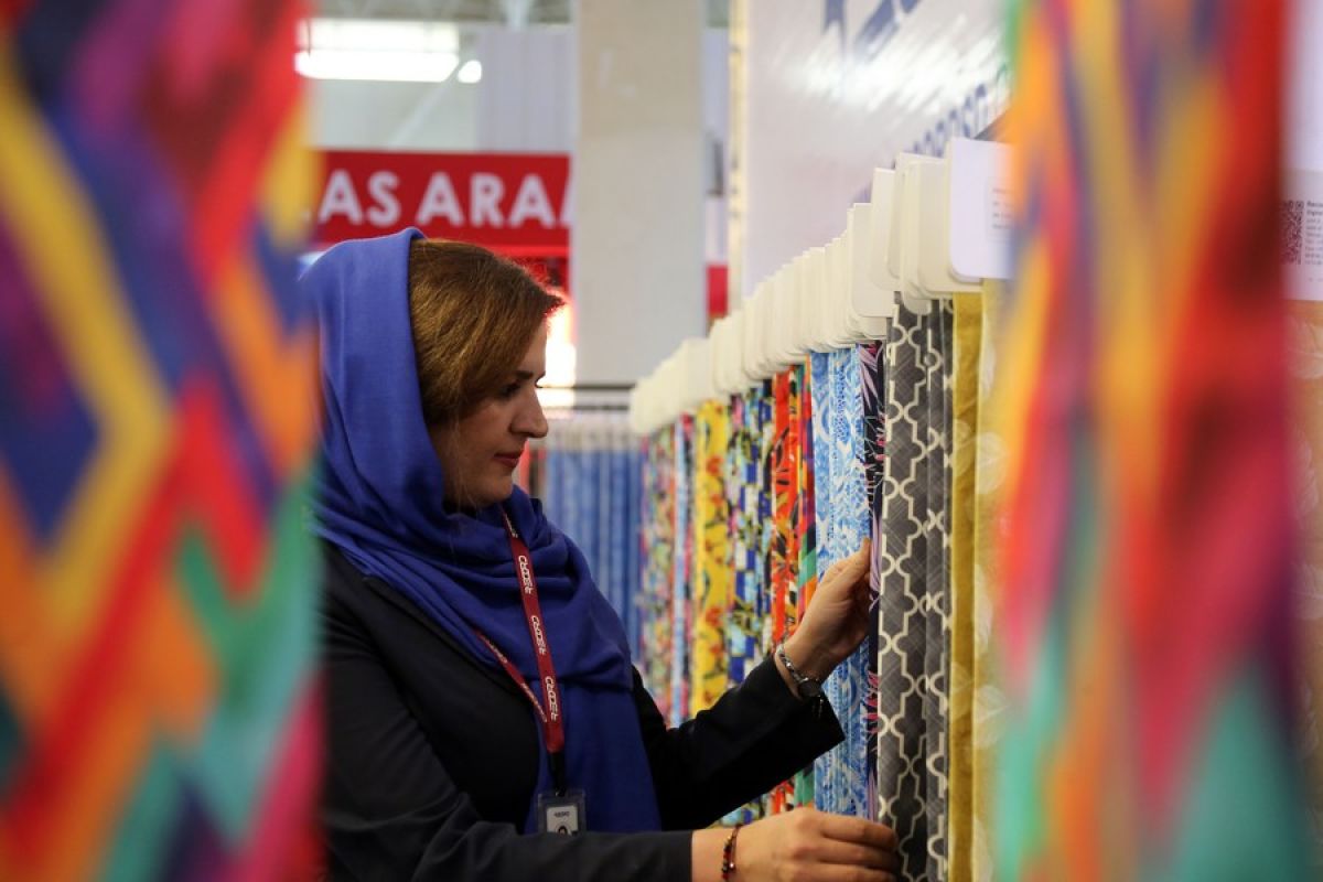 Pameran tekstil dan pakaian internasional dibuka di Teheran