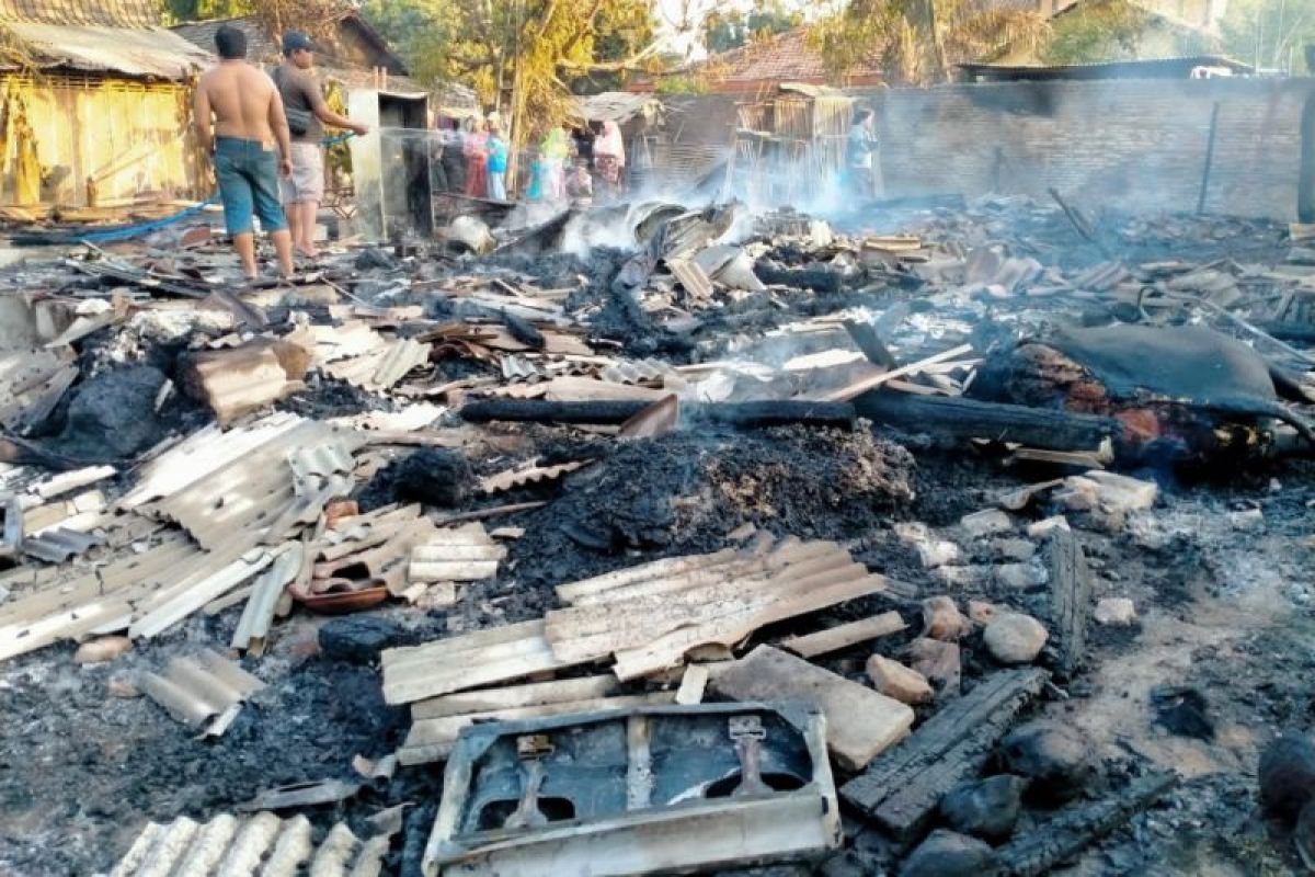 Dua rumah di Situbondo  terbakar dan sembilan ekor ternak terpanggang