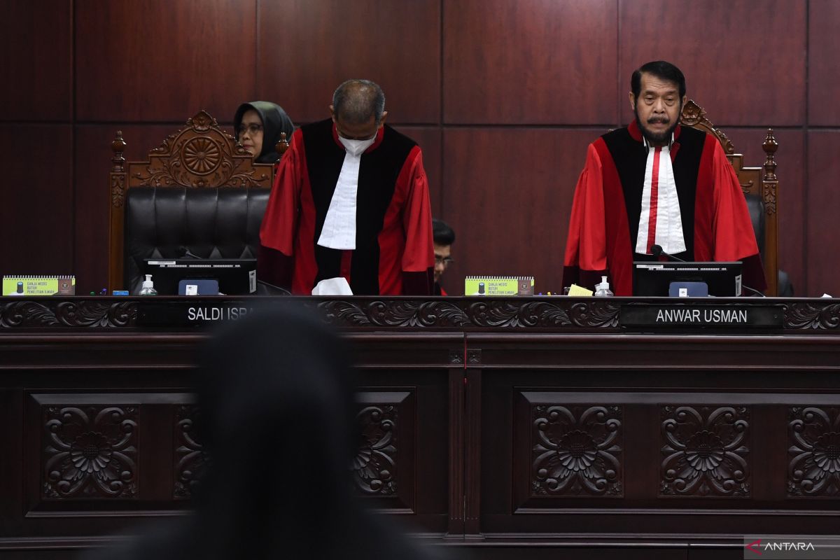 Hakim Konstitusi Saldi Isra mengakui merasa aneh luar biasa dengan putusan MK