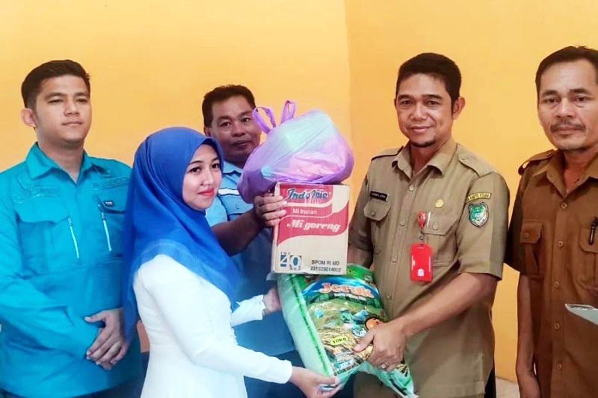 Dinas Sosial PMD Barut salurkan bantuan korban kebakaran Sei Rahayu II