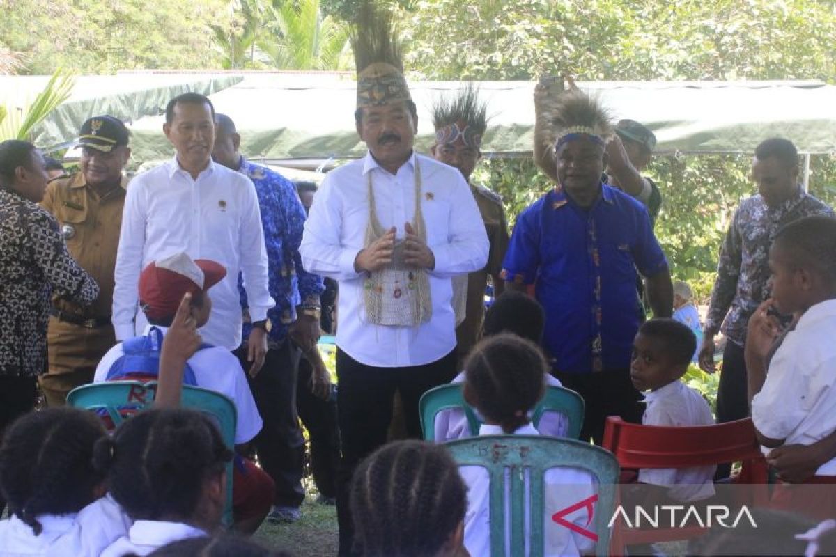 Menteri ATR/BPN bertemu anak-anak Papua berikan motivasi masa depan
