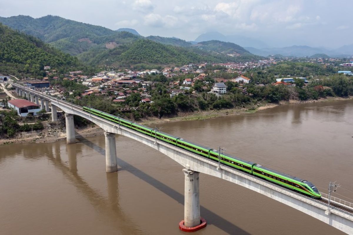 Kereta barang China-Laos dan China-Vietnam mulai beroperasi