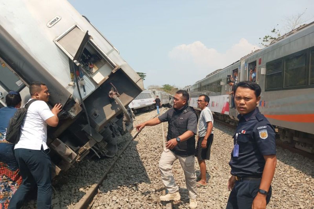 imbas kecelakaan KA di Yogyakarta, KA Argowilis terlambat tiba di Surabaya