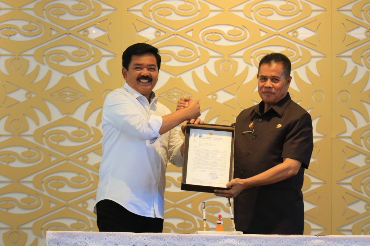 Menteri ATR/BPN serahkan dokumen RTRW di Provinsi Papua