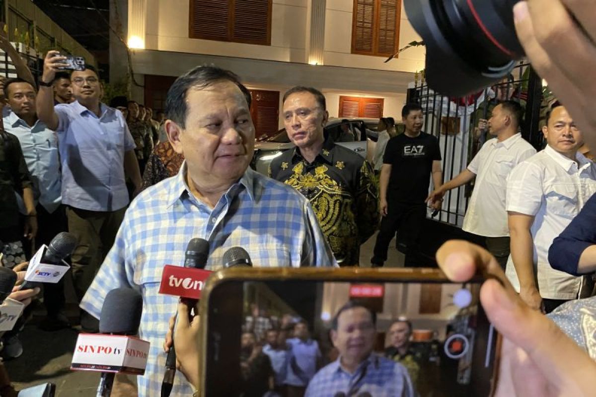 Soal cawapres, Prabowo: Tenang saja, ojo kesusu
