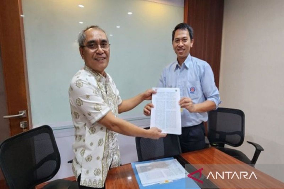 Tanah Bumbu, PT Indocement collaborate to managing waste problems