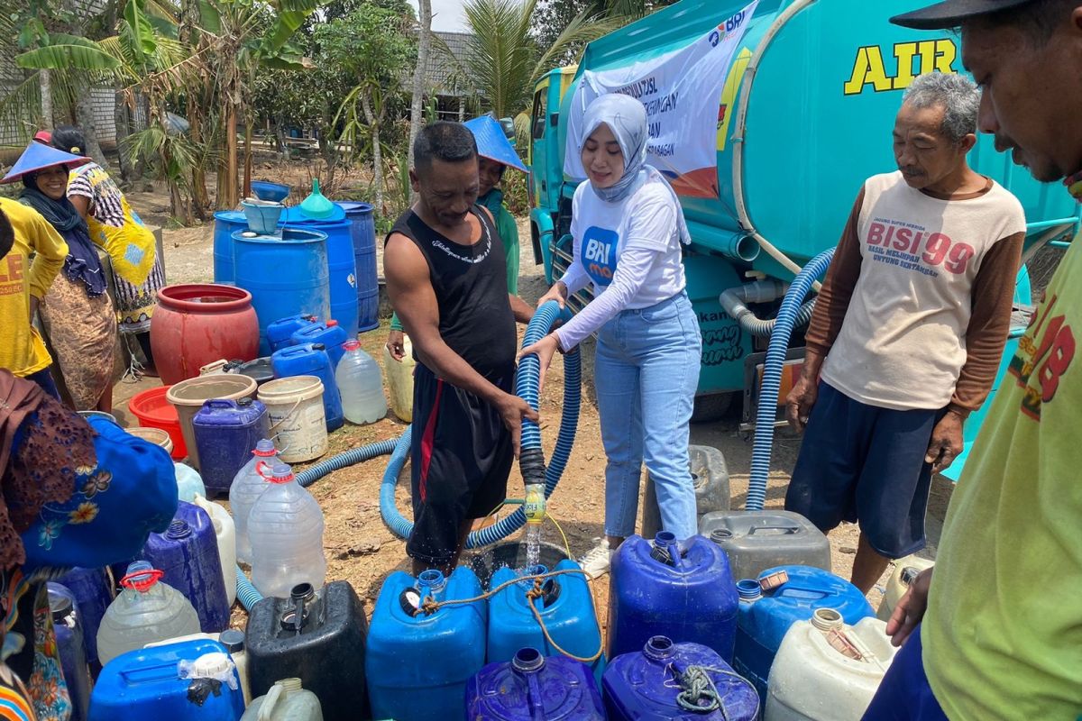 Kekeringan Terdampak El Nino, BRI Peduli Salurkan Air Bersih ke Beberapa Wilayah di Jawa Timur