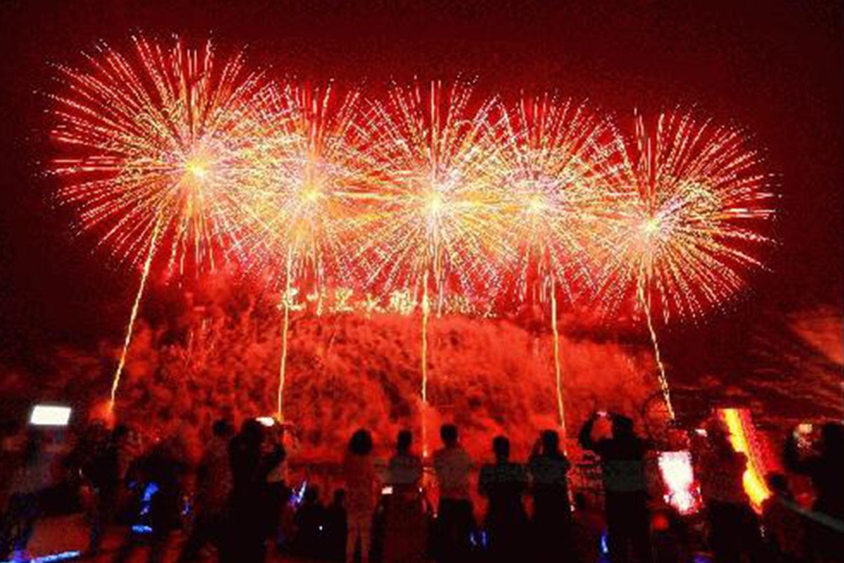 High-tech Firework Show Blooming on Liuyang River