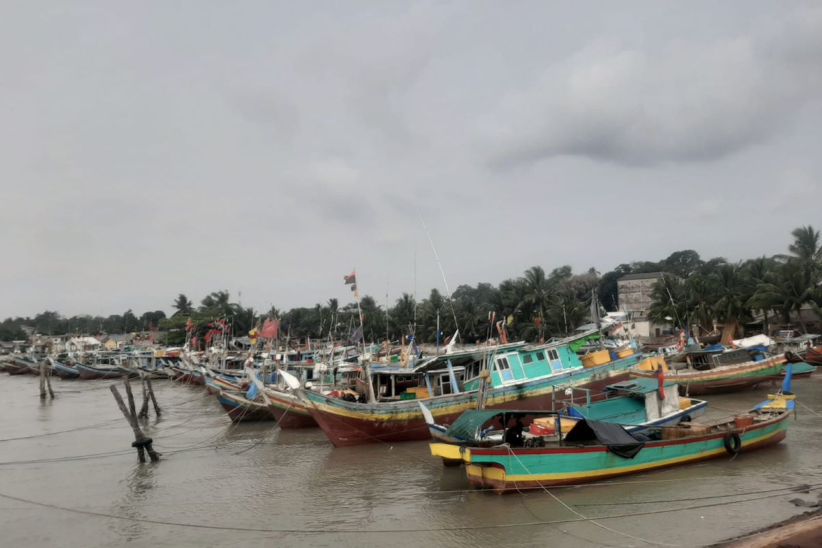 Ratusan nelayan Tanjung Ketapang minta pemerintah bangun pemecah ombak