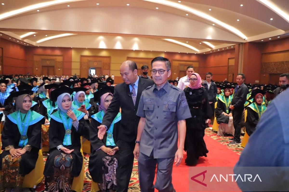 Pj Wali Kota Palembang minta para sarjana "up grade" kompetensi