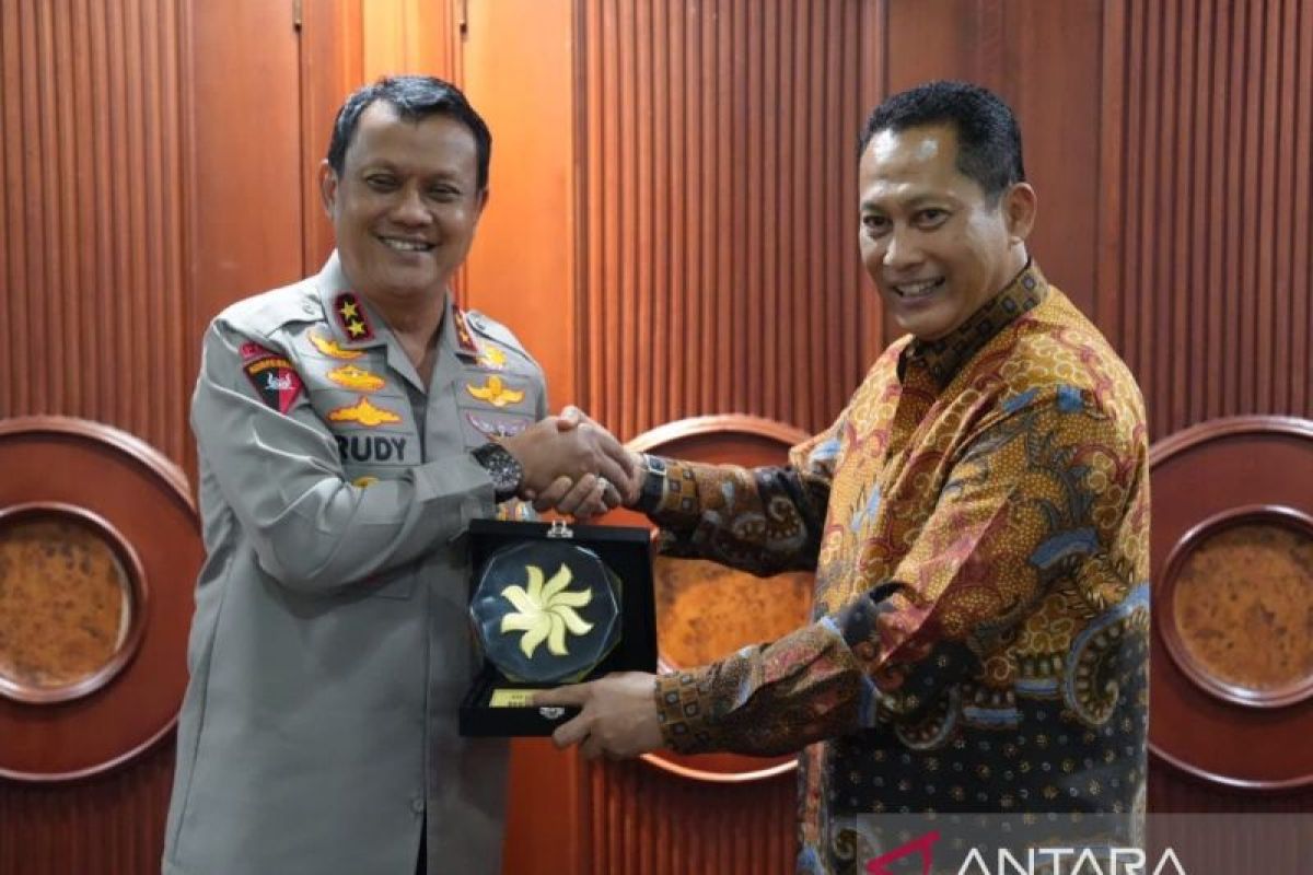 Ungkap mafia beras, Kapolda Banten dapat penghargaan dari Bulog