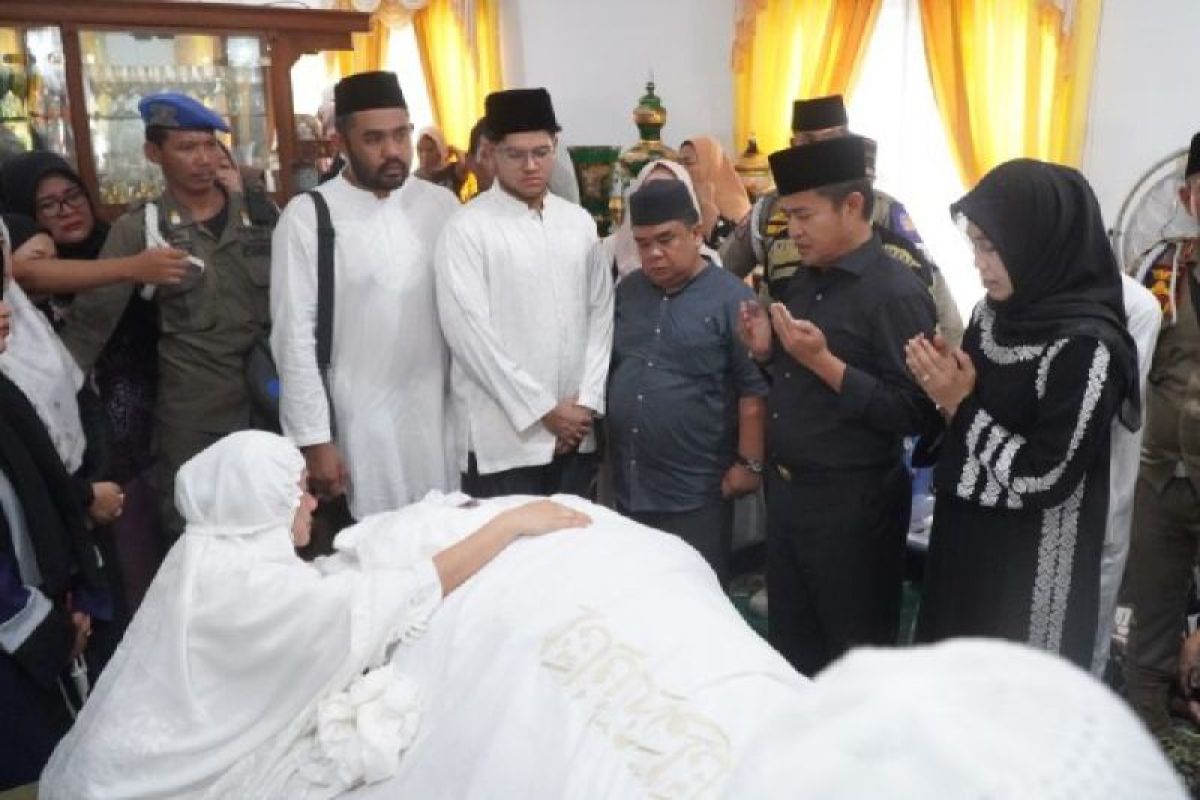 Masyarakat Sumut sangat kehilangan mantan gubernur Syamsul Arifin