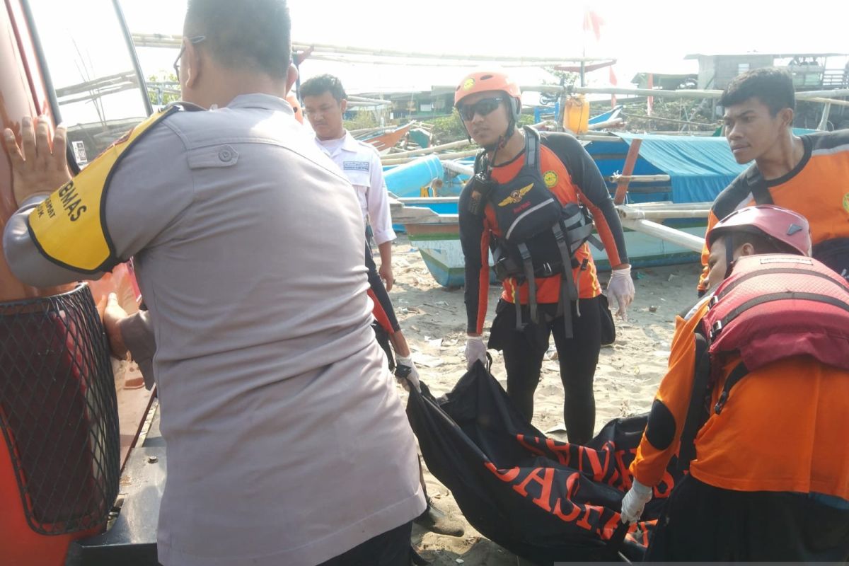 Empat wisatawan tenggelam di pantai