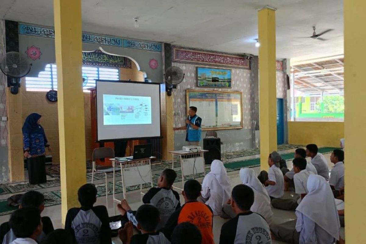 Dukung SDGs pendidikan berkualitas, PLN melakukan edukasi keselamatan Ketenagakistrikan dan Budaya Kerja di SMK2 Lubuk Basung