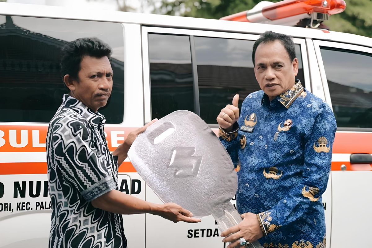 Pemprov Sulawesi Tengah salurkan bantuan 10 ambulans