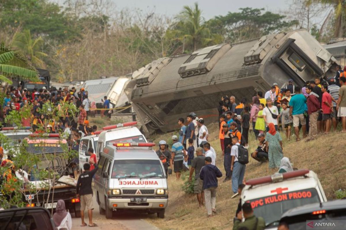 KAI perkirakan jalur Sentolo-Wates sudah bisa dilalui pada Rabu siang