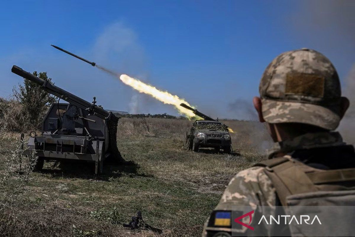 Ukraina akui kekurangan peluru artileri karena bantuan asing terhambat