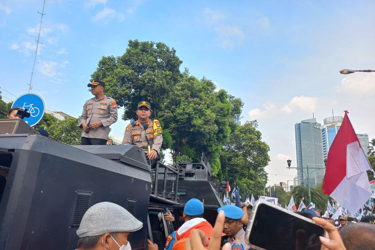 Polda Metro Jaya kerahkan ribuan personel gabungan kawal pendaftaran bacapres di KPU