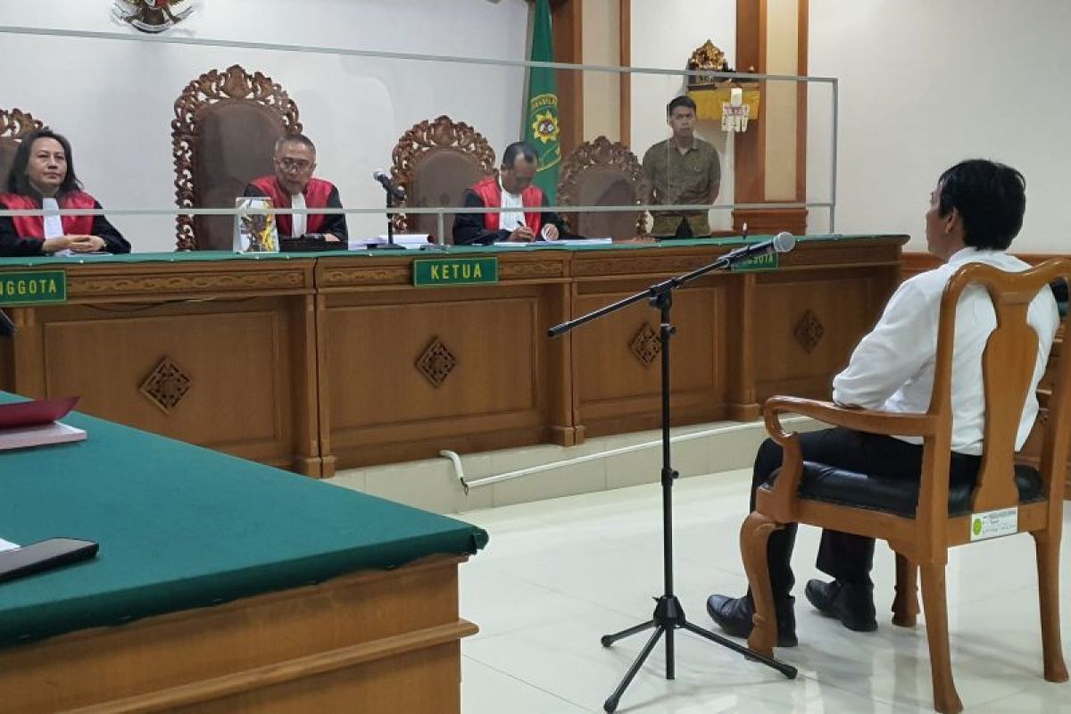 Majelis hakim tunda sidang dakwaan kasus dugaan korupsi Rektor Universitas Udayana