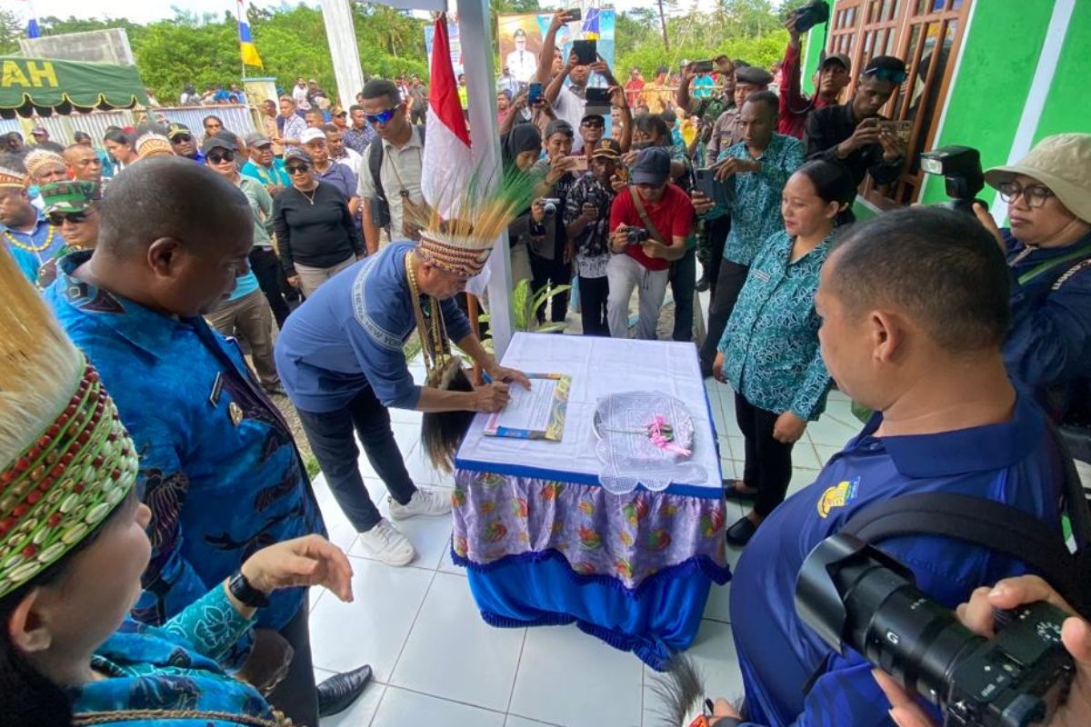 PJ Gubernur Papua ajak OPD Waropen menjadi orang tua asuh stunting