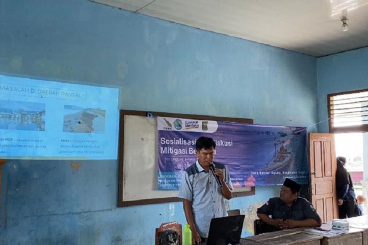 Dosen dan mahasiswa Teknik Kelautan Itera sosialisasi mitigasi banjir rob di Lampung Selatan