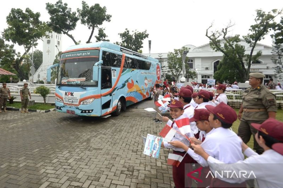 Bus KPK tiba di Medan sebarkan paham antikorupsi