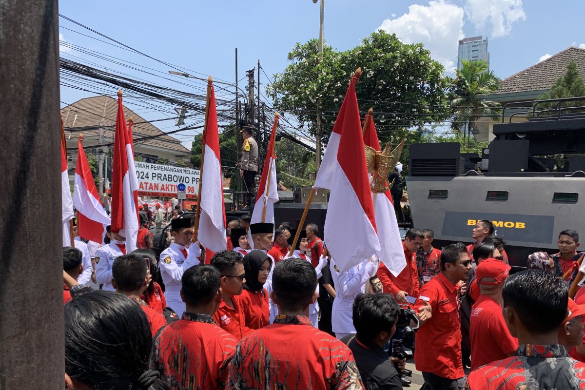 Kirab budaya mengawal Ganjar dan Mahfud ke KPU RI