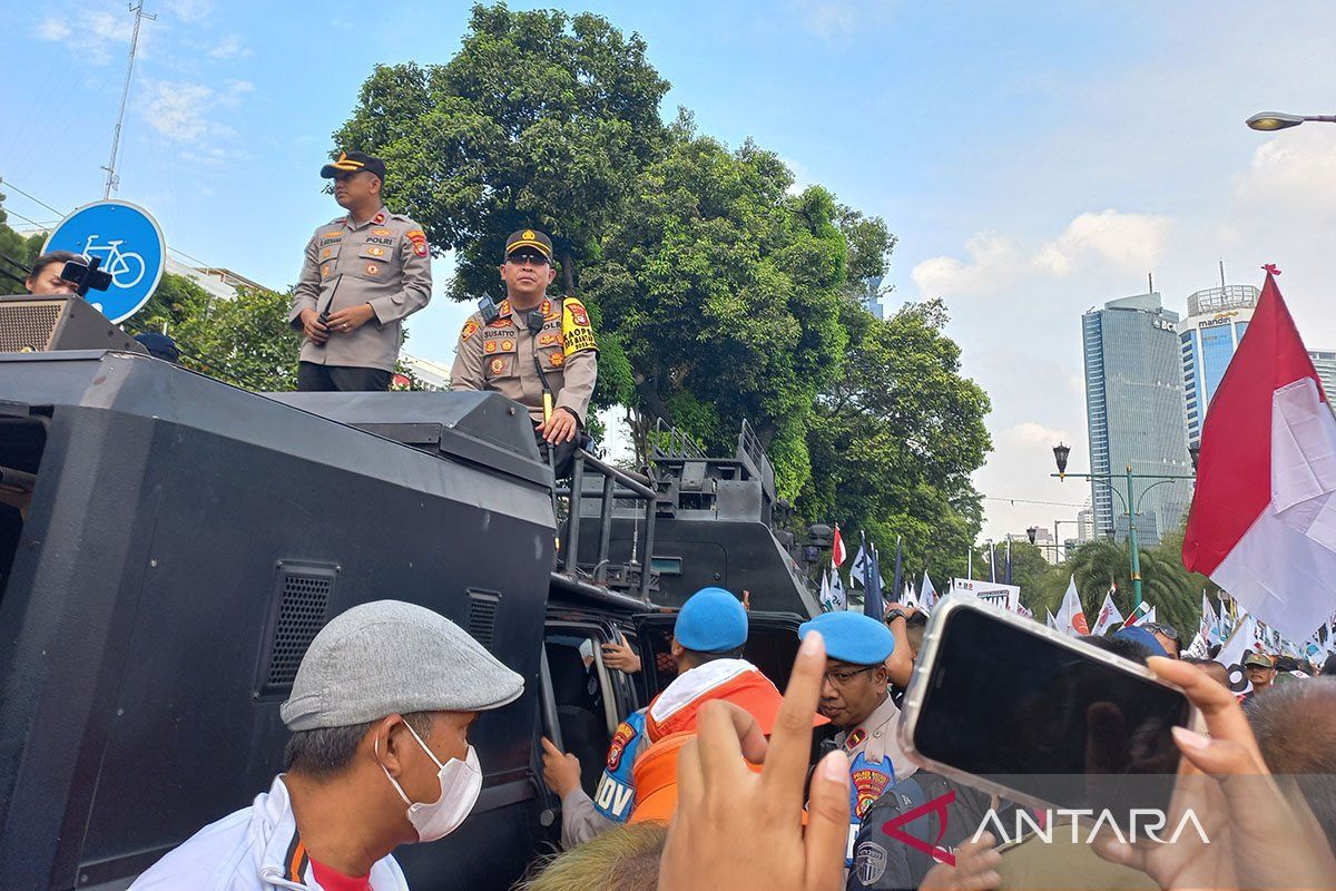 Polisi kerahkan 1.611 personel kawal unjuk rasa BEM SI di Patung Kuda