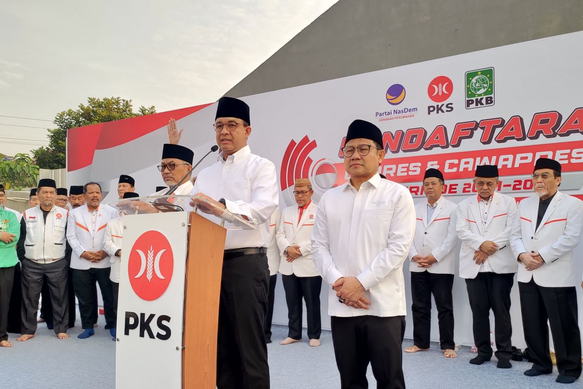 Anies-Muhaimin  disambut ratusan simpatisan di DPP PKS