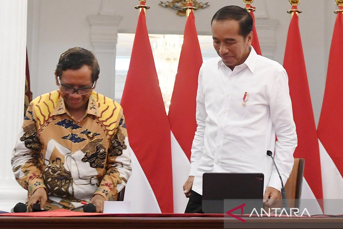 Jokowi tanda tangani keppres pemberhentian Mahfud